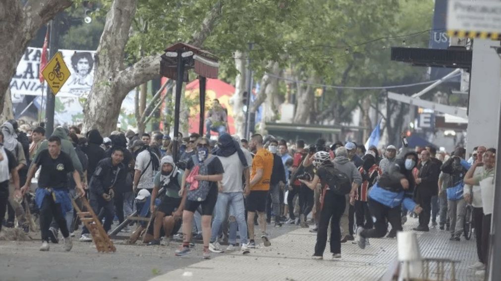 El Gobierno de la Ciudad estima que la reparación del espacio público costará más de 275 millones de pesos (Crónica/Fernando Pérez Ré).