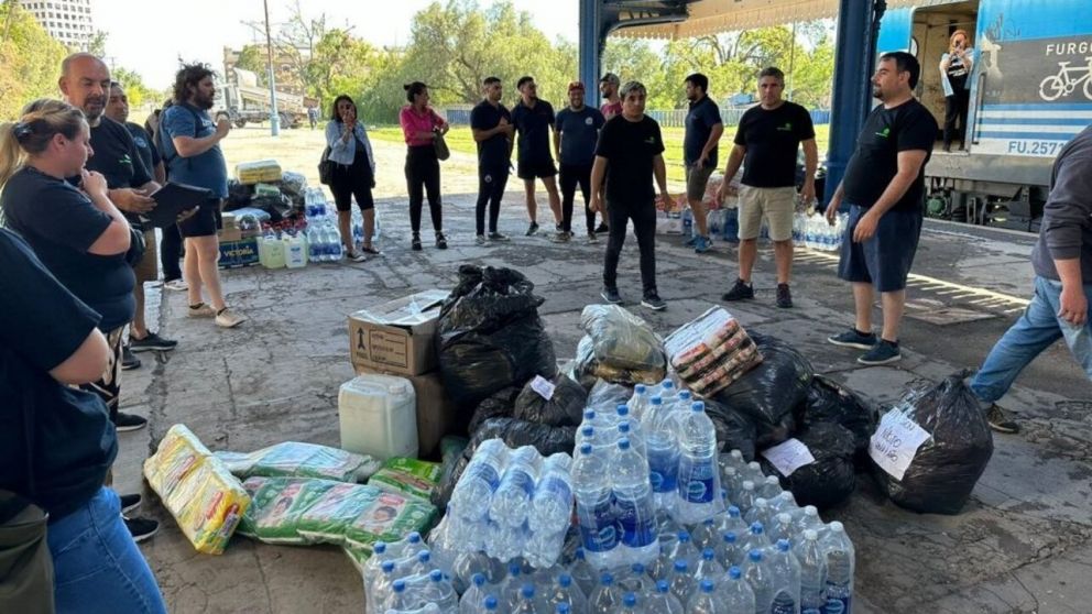 El tren solidario llegó a Bahía Blanca con las donaciones (X).