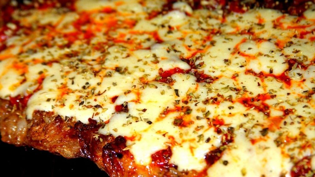 La versión gasolera e imperdible del matambre a la pizza.