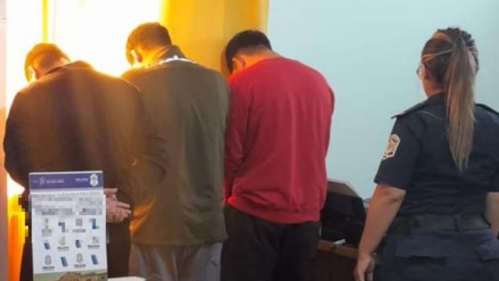 Tres de los individuos que resultaron capturados en estos allanamientos.