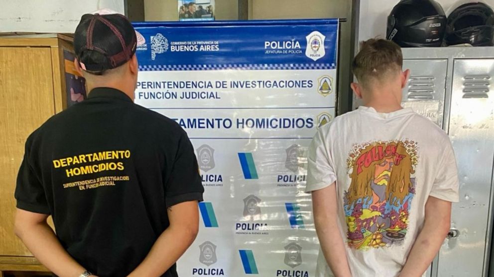 Este es el sujeto que fue capturado por los investigadores policiales.
