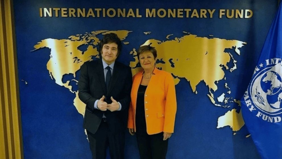 El presidente Javier Milei firm� este lunes el DNU para habilitar el acuerdo con el FMI (Imagen NA).