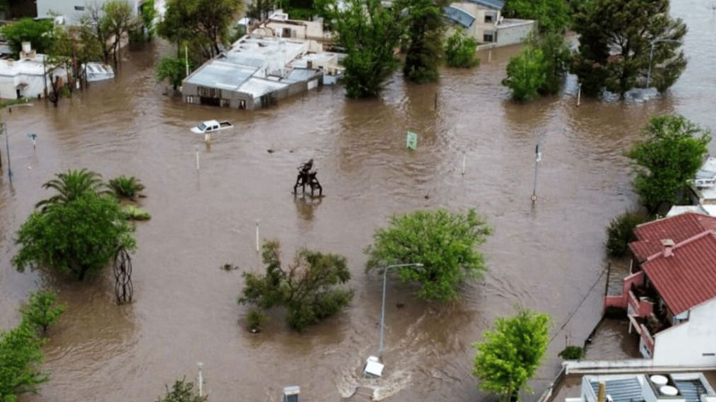 Identificaron a quince de los diecis�is muertos por las inundaciones de Bah�a Blanca (Gentileza La Br�jula 24)