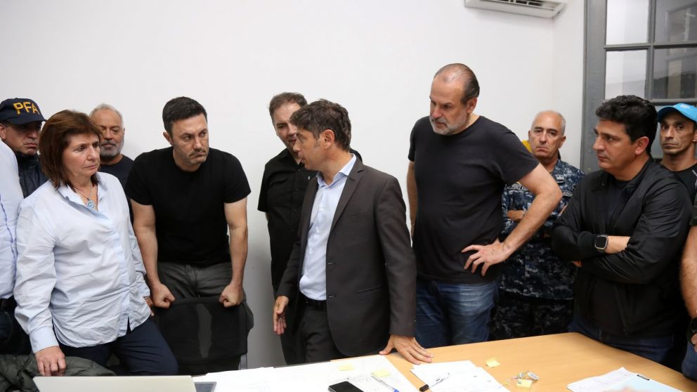 El gobernador Kicillof, junto a los ministros Patricia Bullrich y Luis Petri, tras el temporal.