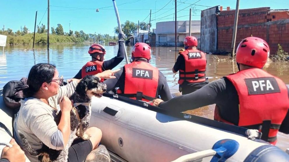 Hay más de 100 personas desaparecidas por las inundaciones en Bahía Blanca.