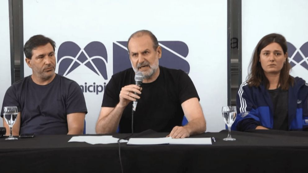 El jefe comunal bahiense habl� a la prensa durante una conferencia.