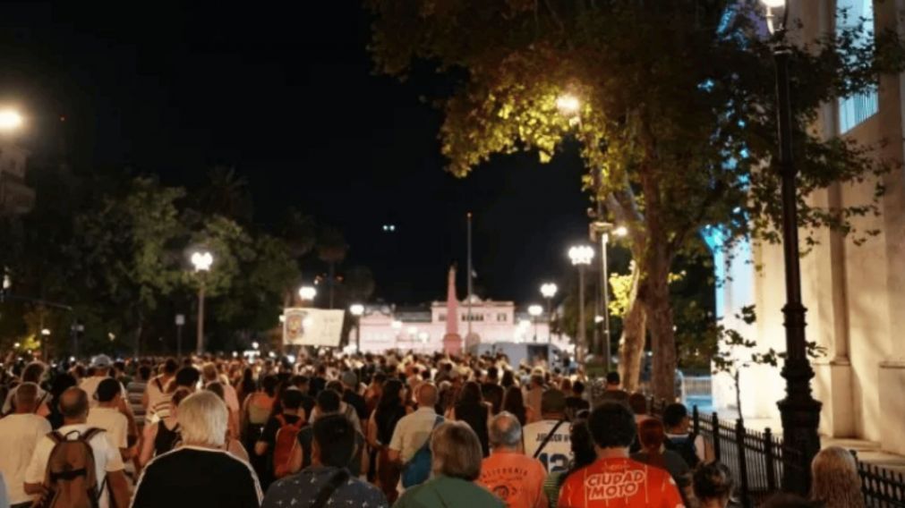 Multitudinaria marcha por el papa Francisco (UTEP).