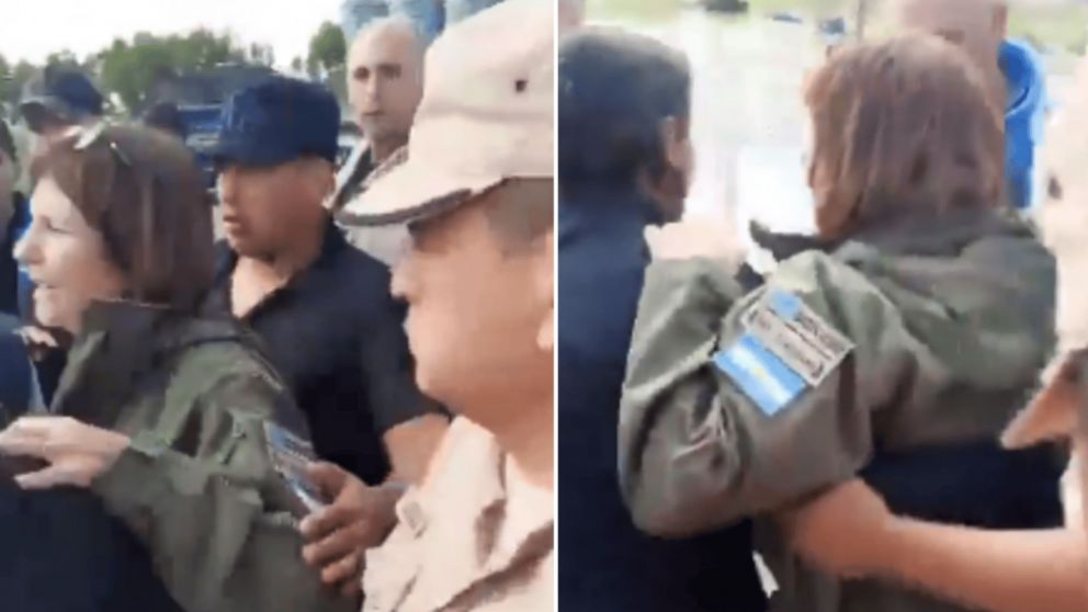 Patricia Bullrich al momento de ser increpada por un grupo de vecinos.