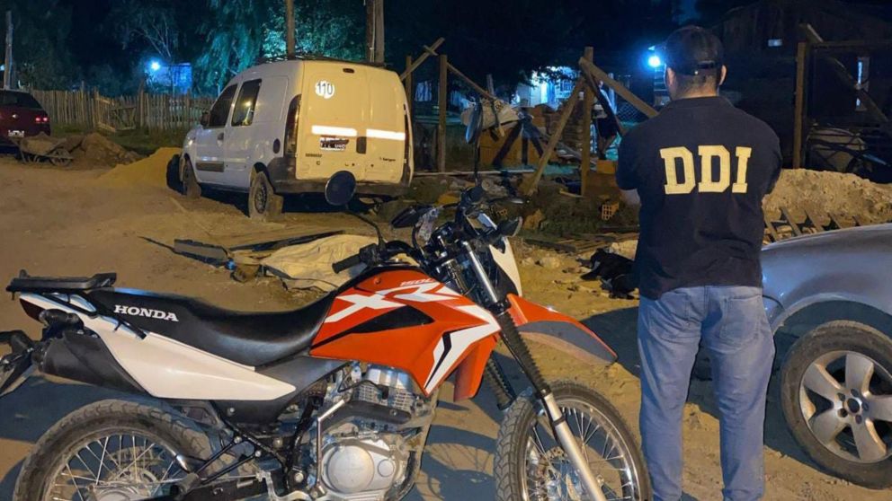 Esta es la motocicleta que fue secuestrada por los investigadores policiales.