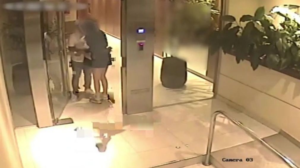 Las cámaras de seguridad del edificio de la víctima captaron a la viuda negra.
