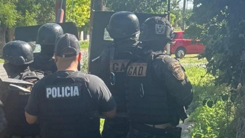 Los efectivos policiales allanaron la vivienda que había sido usurpada.