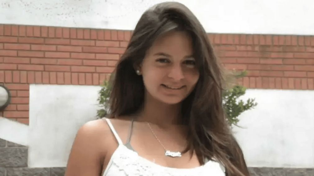 Maniatan y asfixian a mujer en su departamento de Recoleta y buscan a la doméstica