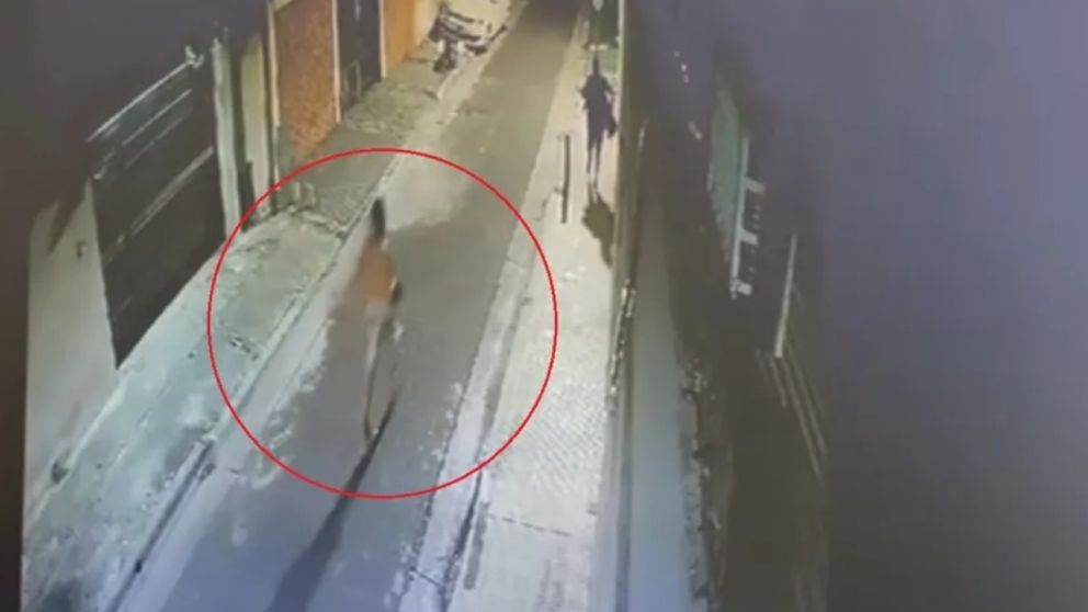 Las grabaciones muestran que el menor de 14 años no se encontraba dentro del vehículo robado durante la huida.