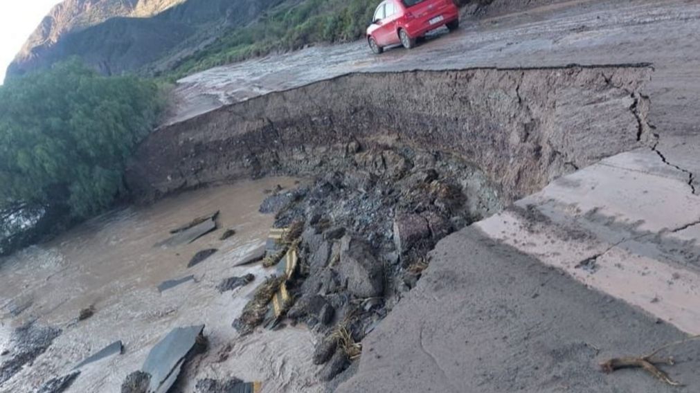 Qued� inhabilitada la Ruta Nacional 51 por un impactante alud.