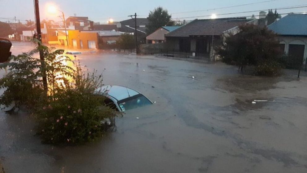 Cayeron 220 milímetros de lluvia en la ciudad de Bahía Blanca (X).