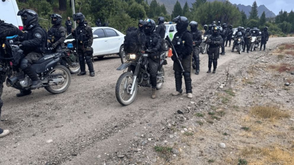 El operativo estuvo integrado por 150 policías (Foto Diario Río Negro).