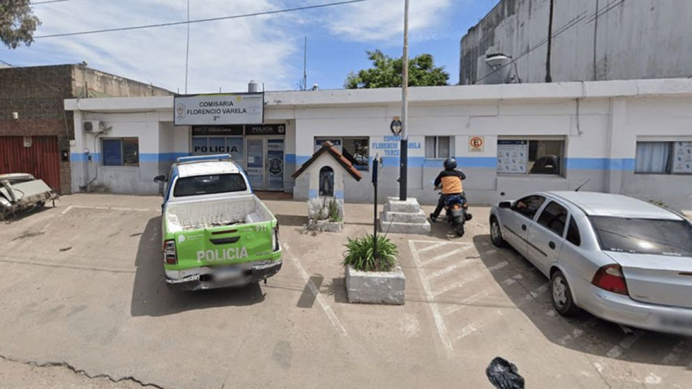 Allanaron una comisaría y un preso estaba tomando mates con un policía.