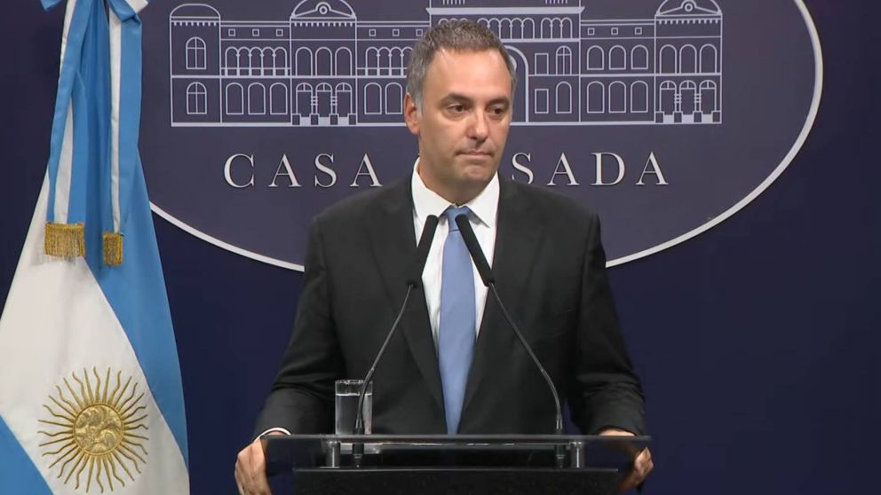 Manuel Adorni minimizó el impacto del criptogate y anunció cambios en el funcionamiento de la VTV, las licencias de conducir y los procesos de importación de vehículos.
