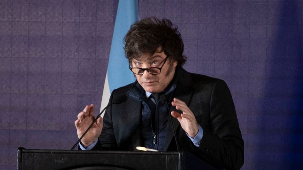 Javier Milei implementó cambios para acceder al estatus de refugiado.