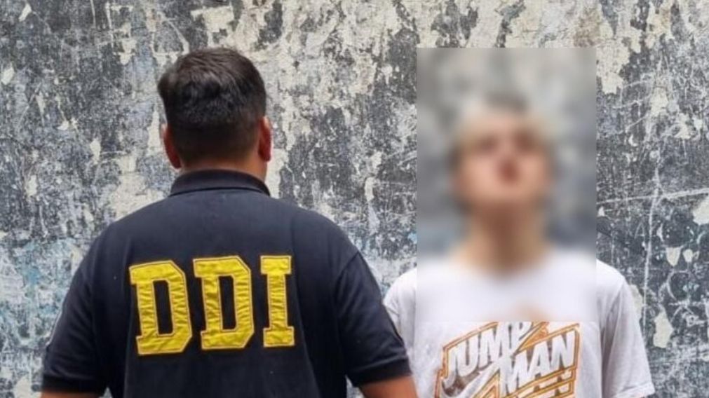 Este es el individuo que fue capturado por los investigadores policiales.