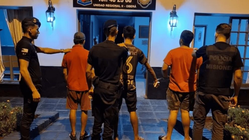 Los acusados de abusar de una adolescente de 17 años.
