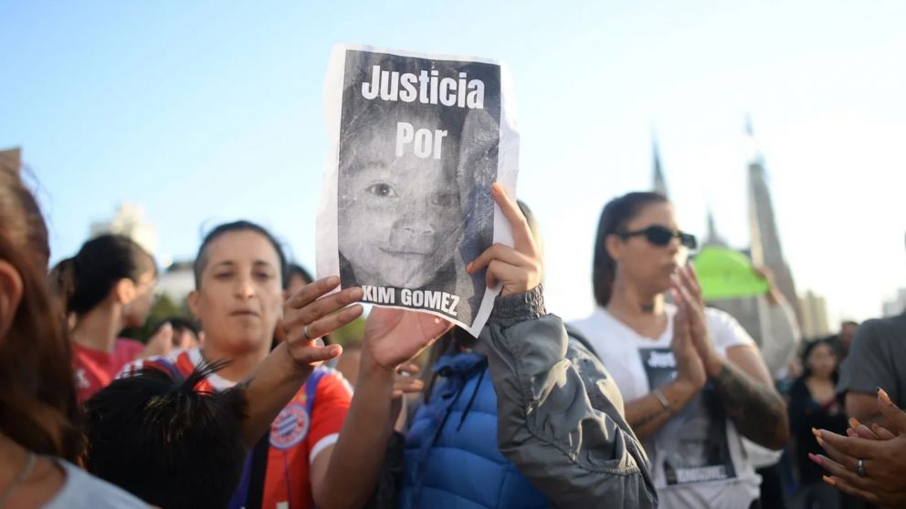Familiares y vecinos de Kim reclamando Justicia.