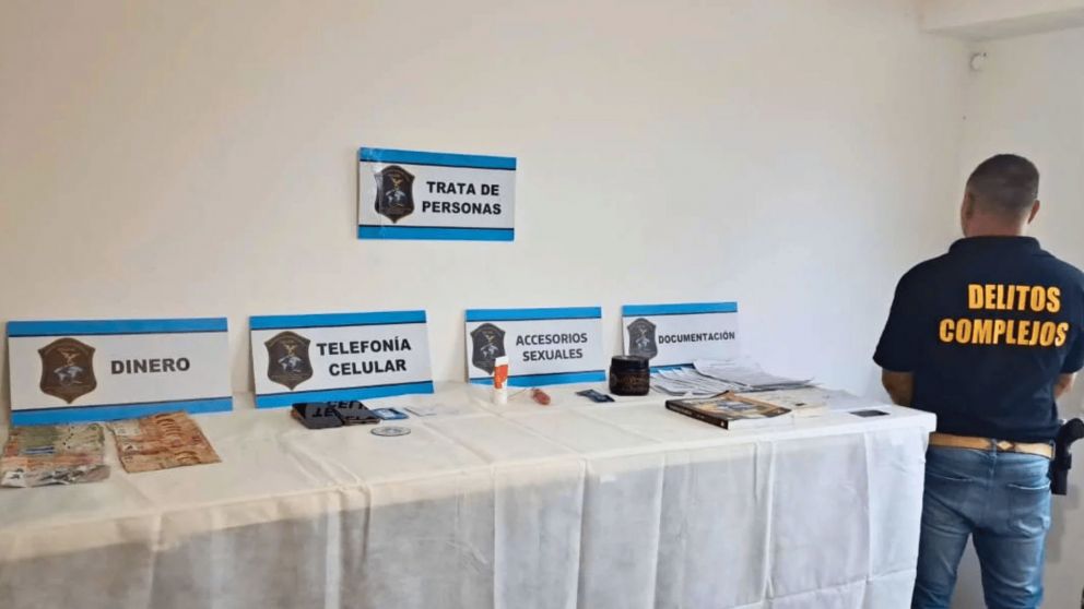 El detenido, conocido en plataformas de contenido explícito como “FOCU69”, fue arrestado por explotación sexual y producción ilegal de material pornográfico (Imagen: Policía de la Provincia de Buenos Aires).