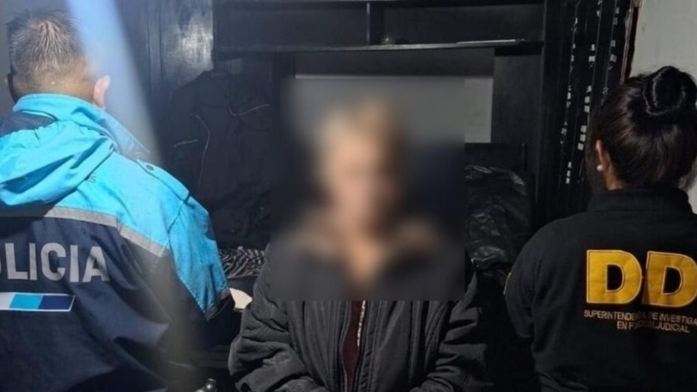 Esta es la mujer que fue apresada por los investigadores policiales.