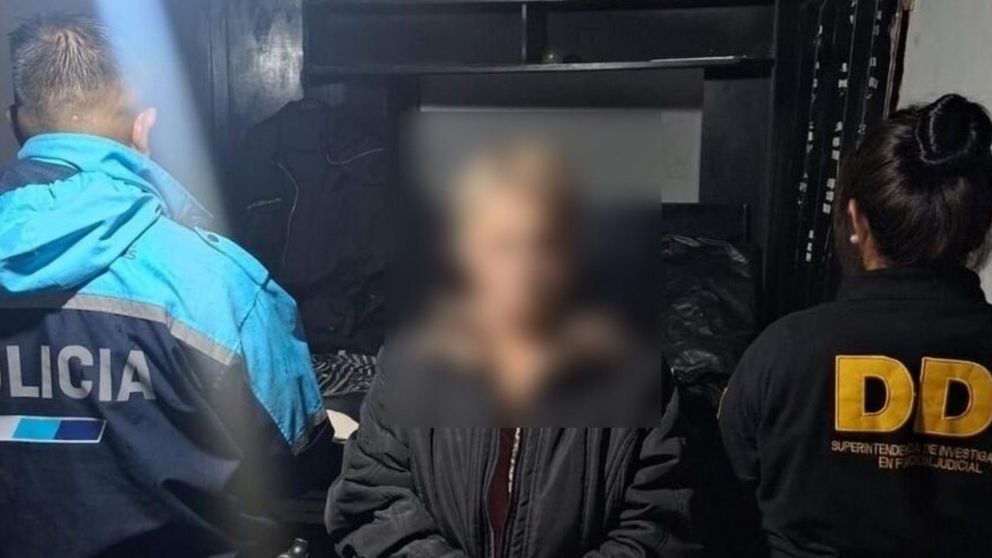 Esta es la mujer que fue apresada por los investigadores policiales.