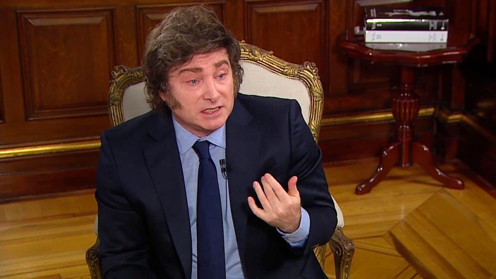Javier Milei arremetió contra Facundo Manes por su cruce con Santiago Caputo (Imagen archivo).