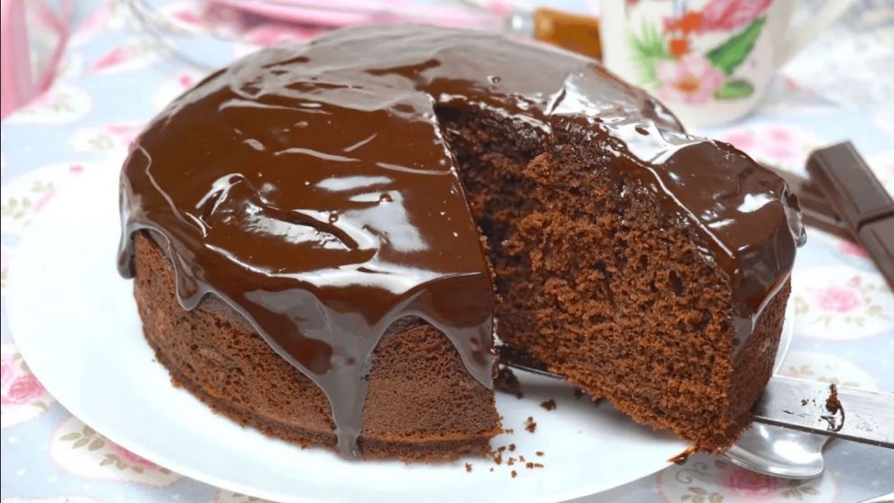 Bizcochuelo de chocolate en 3 pasos: una receta deliciosa, sencilla y económica para los mates