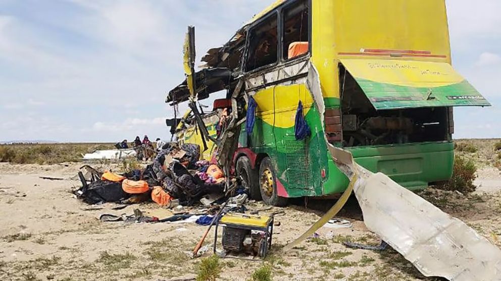 El accidente ocurrió en una carretera angosta y mal iluminada entre Potosí y Oruro (Gentileza: Policía Boliviana/AFP).