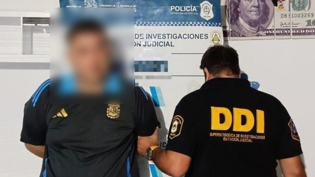 Este es el individuo que fue capturado por los investigadores policiales.