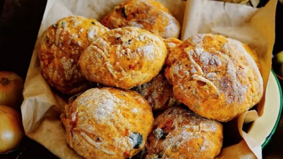 Pancitos mediterráneos: receta italiana fácil y deliciosa para aprovechar que el tomate está barato.