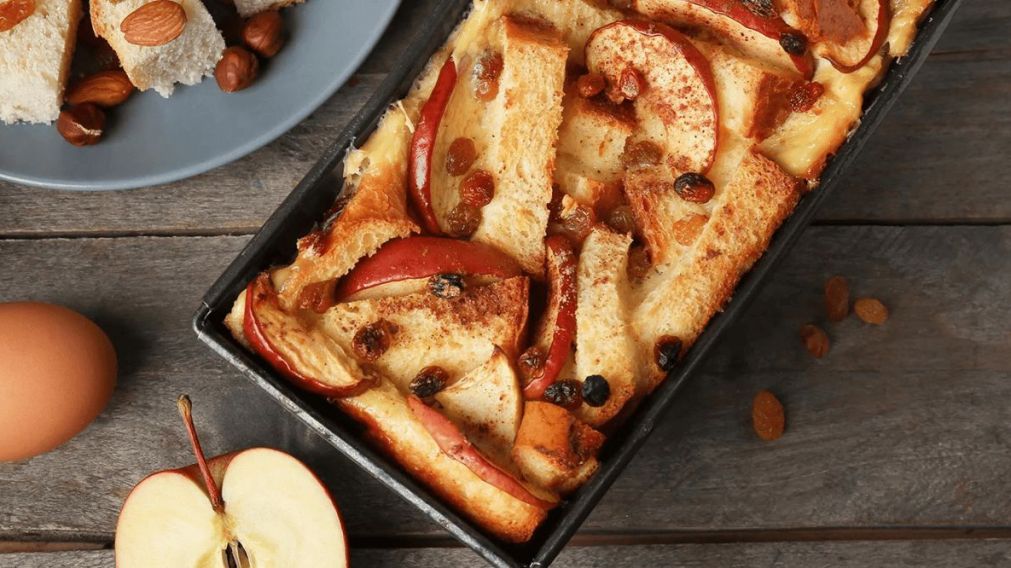 Ideal para las tardes de lluvia: receta de bud�n de manzana con crocante de az�car.