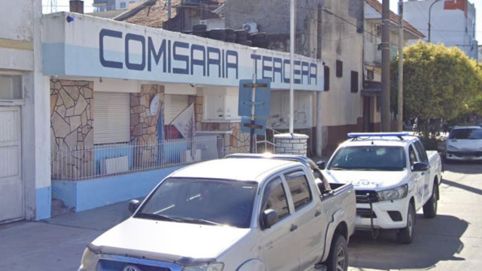 Miembros de esta comisaría investigan el accionar de los adolescentes apresados.