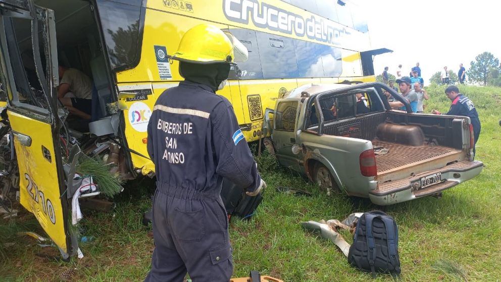 La víctima fatal fue el conductor de la camioneta (La Voz de Misiones).