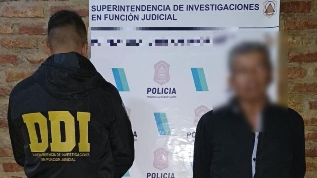 Este es el sospechoso que resultó aprehendido por los investigadores policiales.