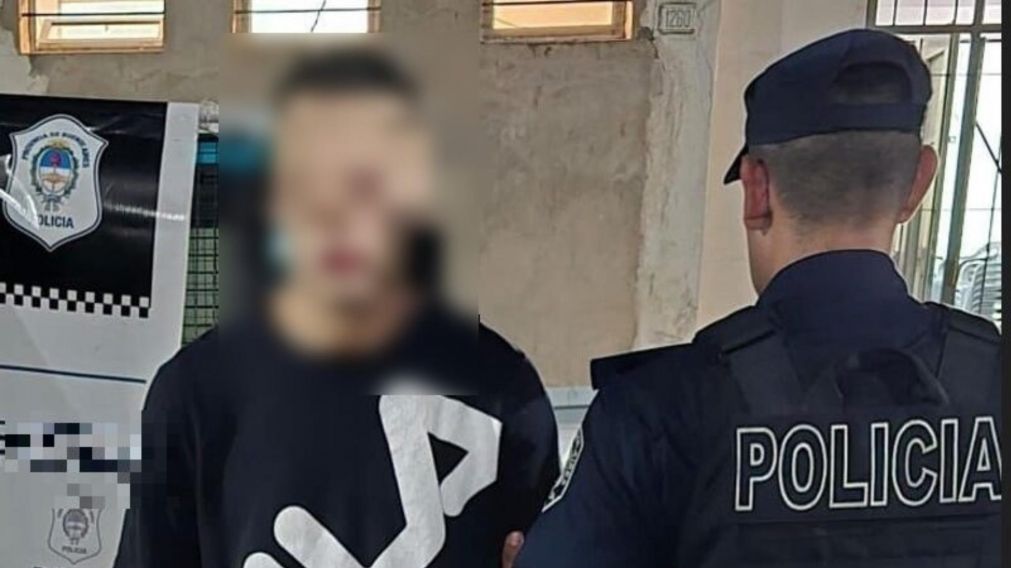 Este es el sujeto que fue capturado por las autoridades policiales.
