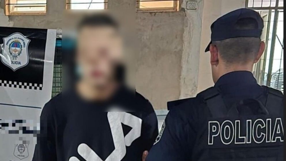 Este es el sujeto que fue capturado por las autoridades policiales.