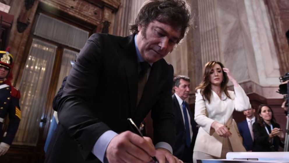 Javier Milei arma una cena con su gabinete, después del discurso en el Congreso y sin Victoria Villarruel en la lista de invitados.