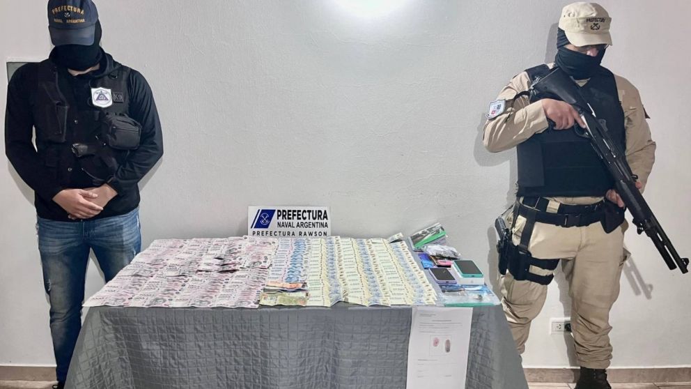 En 27 allanamientos capturan a 8 narcos con 13 millones de pesos, 2.000 dólares y cinco plantas de marihuana