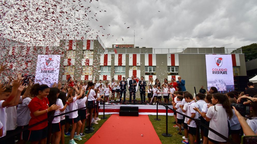 River inauguró el nuevo edificio del colegio de los campeones del mundo.
