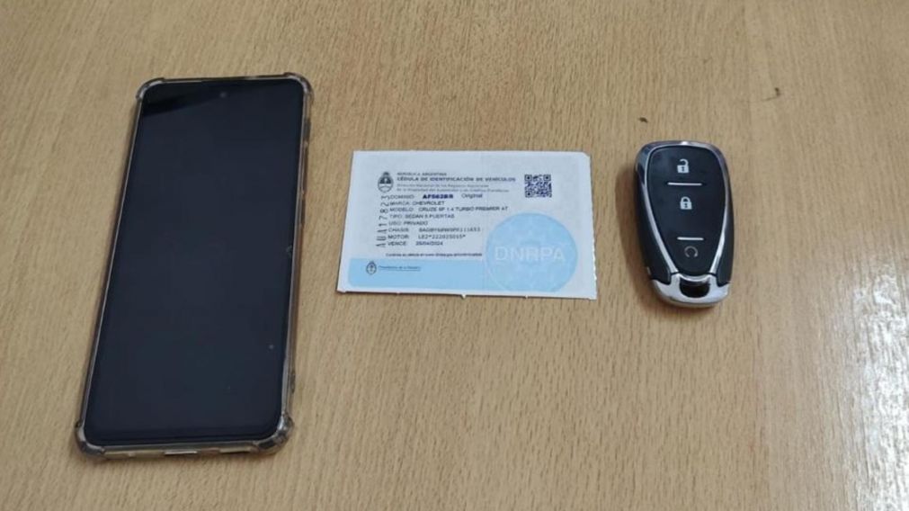 Estos son algunos de los objetos que fueron secuestrados en poder de los aprehendidos.