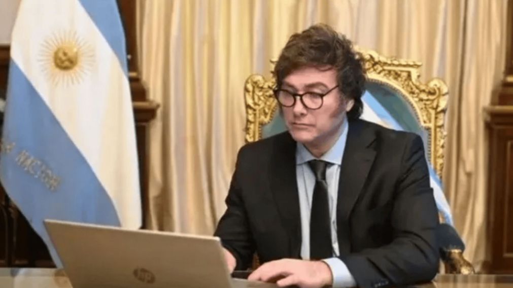 Javier Milei prepara el discurso para la cadena nacional de este sábado desde el Congreso.