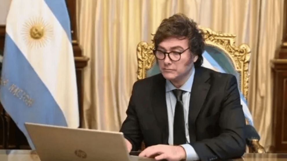 Javier Milei prepara el discurso para la cadena nacional de este s�bado desde el Congreso.
