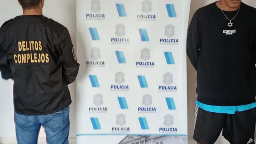 El delincuente  se mostraba como trader e influencer pero era parte de una banda de estafadores.