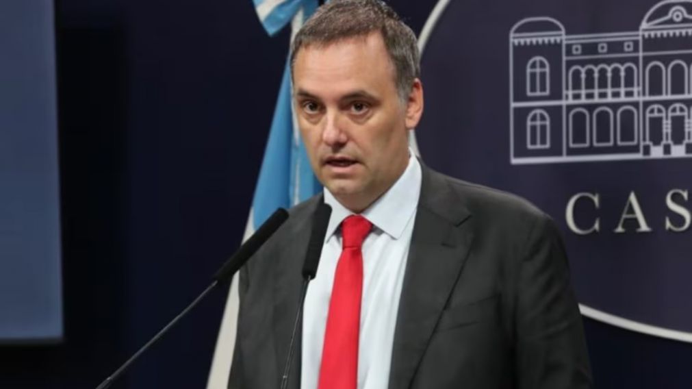 Manuel Adorni habló sobre la postura del Gobierno ante las críticas del Papa Francisco.
