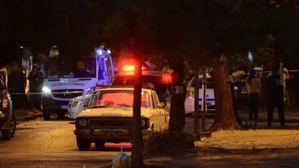 Una nena de 7 a�os muri� luego de quedar atrapada en un auto en medio de un robo.