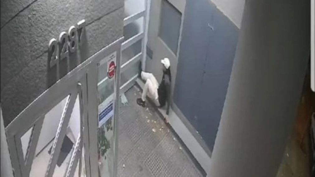 El robo quedó grabado por las cámaras de seguridad.